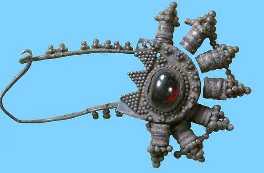 Детские драгоценные украшения V века обнаружили в Сибири