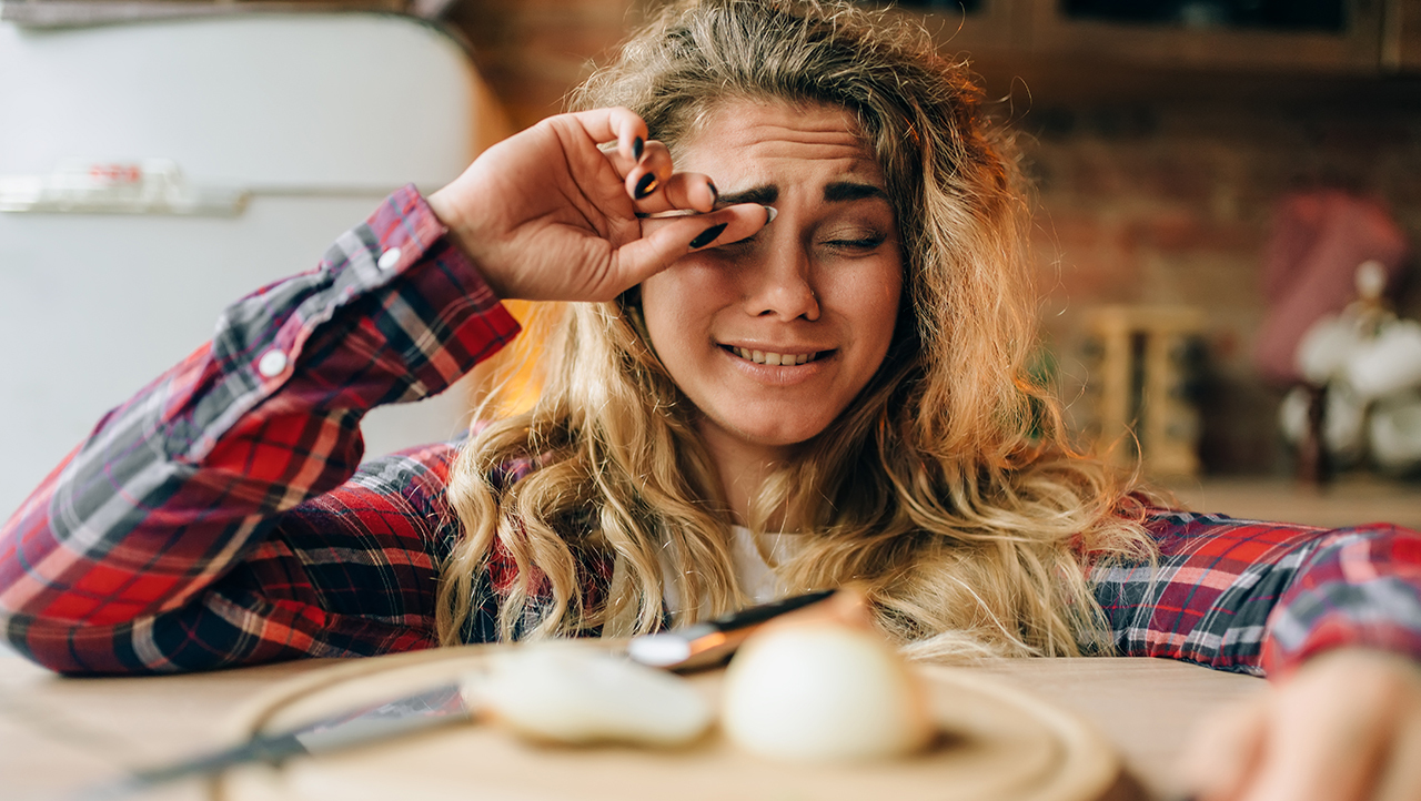 Как резать лук, чтобы не плакать: 5 способов, доказанных наукой