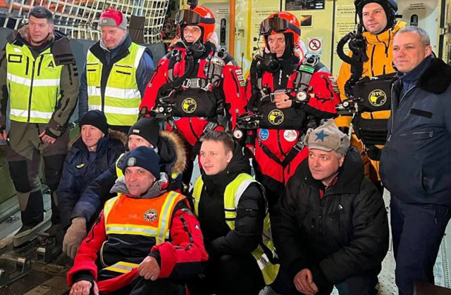 Россияне совершили стратосферный прыжок на Северный полюс