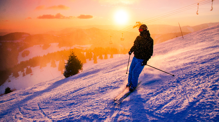 Топ-10 лучших горнолыжных курортов России для отдыха зимой 2025–2026