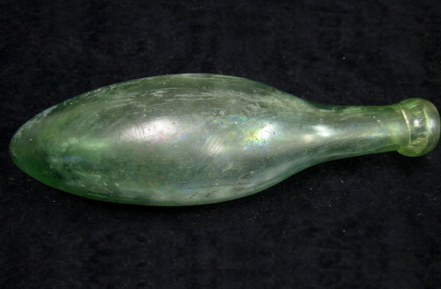 Вопрос: что хранили в таких бутылках?