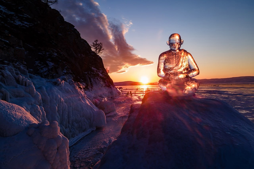 Красота на льду Байкала: невероятные ледяные скульптуры в парке Ольхон