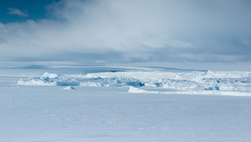 Российские полярники показали Антарктиду с высоты птичьего полета