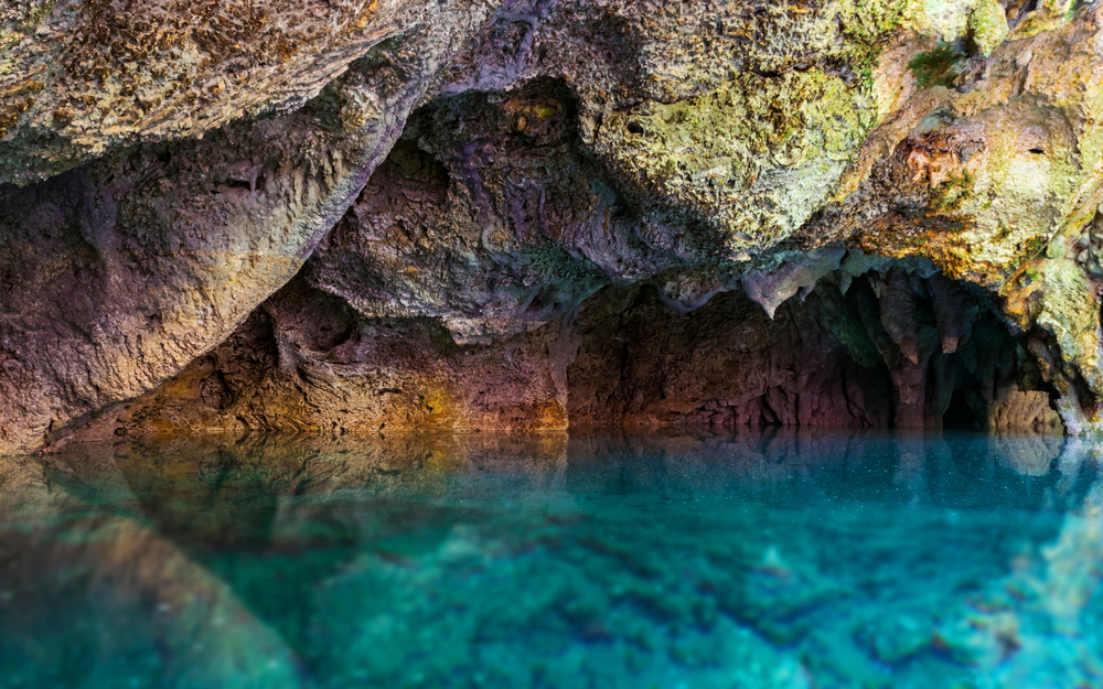 Новый курорт в Албании? Там нашли самое большое в мире подземное термальное озеро