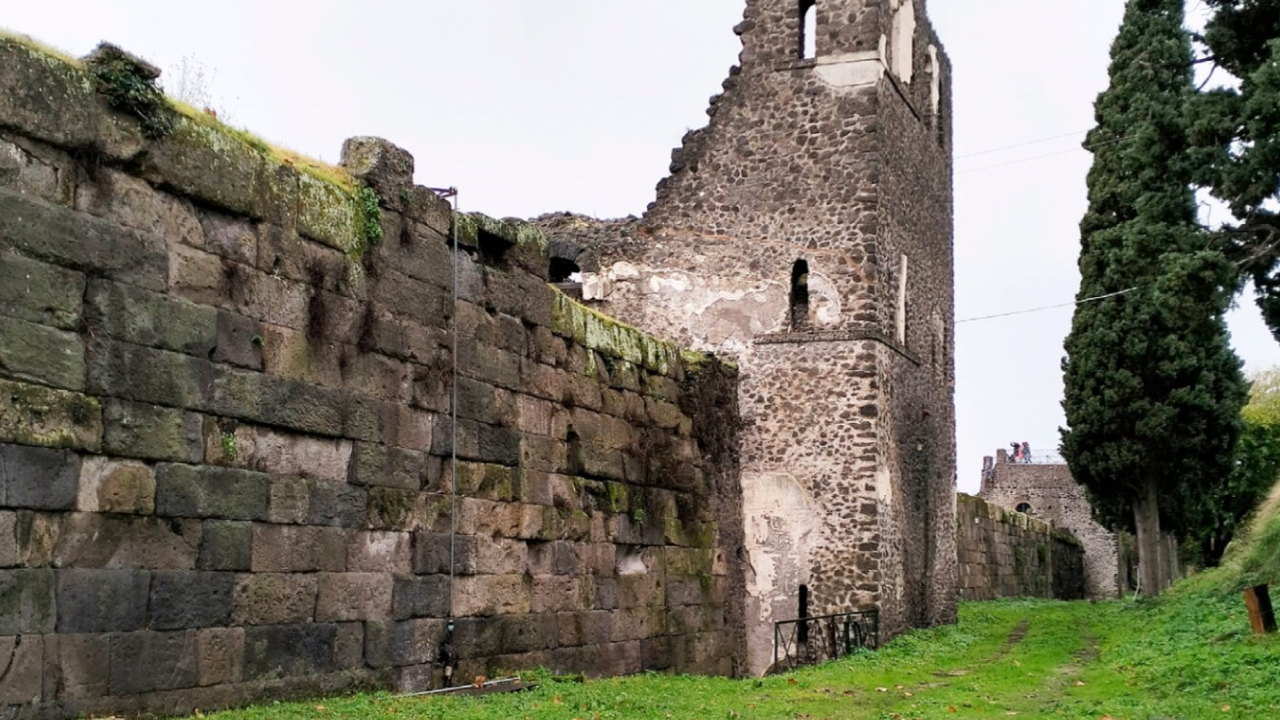 В стенах Помпей нашли следы древнего «пулемета»