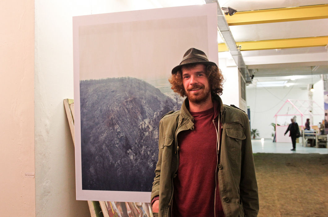 — Я знаю одного великого русского режиссера — Тарковского. Я смотрел «Сталкера» и «Зеркало». Фильмы Тарковского такие темные, тяжелые, мрачные — не по съемке, а по сюжету. Мне нравятся его фотографии-полароиды, я даже сделал серию похожих работ. (Герт, художник). Почитать, что думают другие иностранцы о русском кино, можно здесь