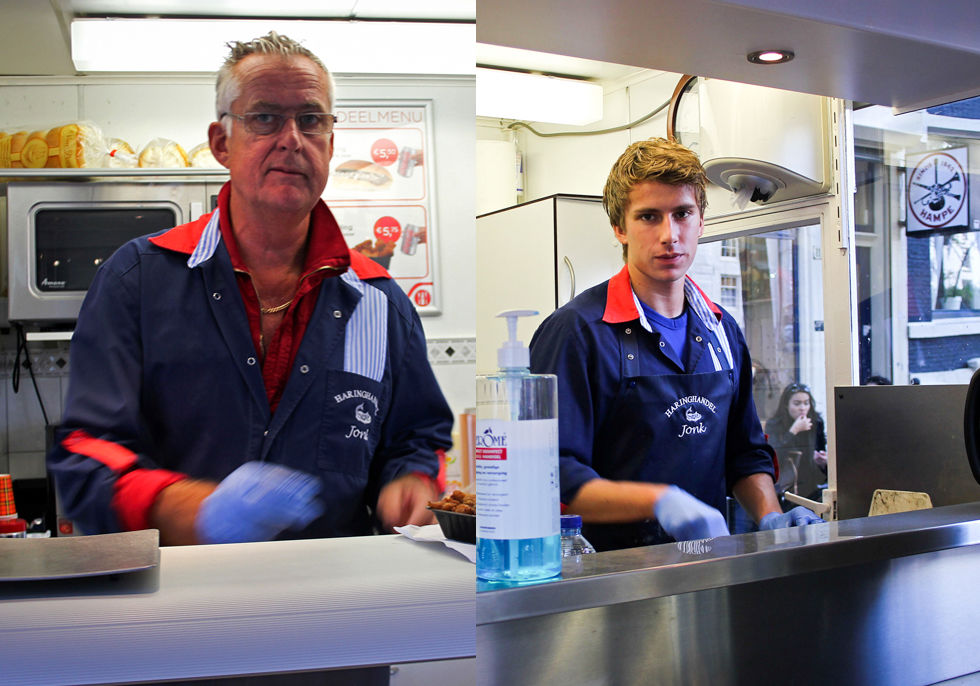 — Мы отец и сын, и это наш семейный бизнес. Нам очень нравятся русские туристы, они ничем не хуже других! Мы даже выучили несколько русских слов, связанных с нашим делом: «селедочка», «угорь», «лук», «огурчики». Наша селедка не такая соленая, как в России. Наверно, поэтому вы ее тут любите покупать. (Джон и Джек, владельцы рыбного киоска на площади Спёй)