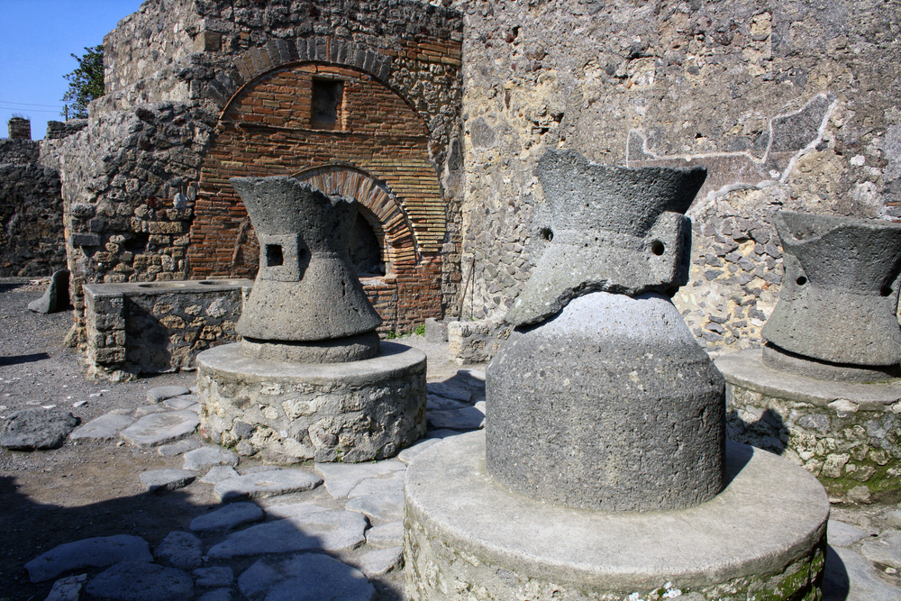 Мельница и печь. Помпеи.