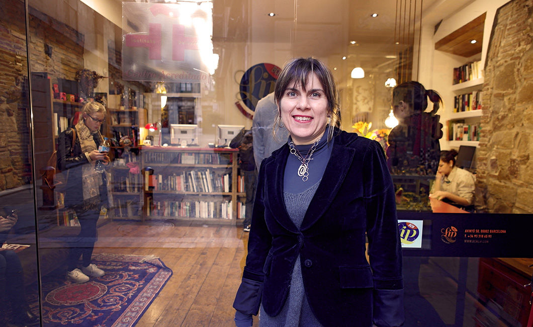 Крайности, коммунизм, деньги-душа. Мне всегда нравилась русская литература за ее духовную глубину. И когда я думаю о русских, мне удивительно, как в них смешивается это — душа и деньги. Если говорить о студентах из России, то их главное отличие в том, что они всегда знают, чего хотят. (София Парьенте Бусон, 40 лет, директор языковой школы)