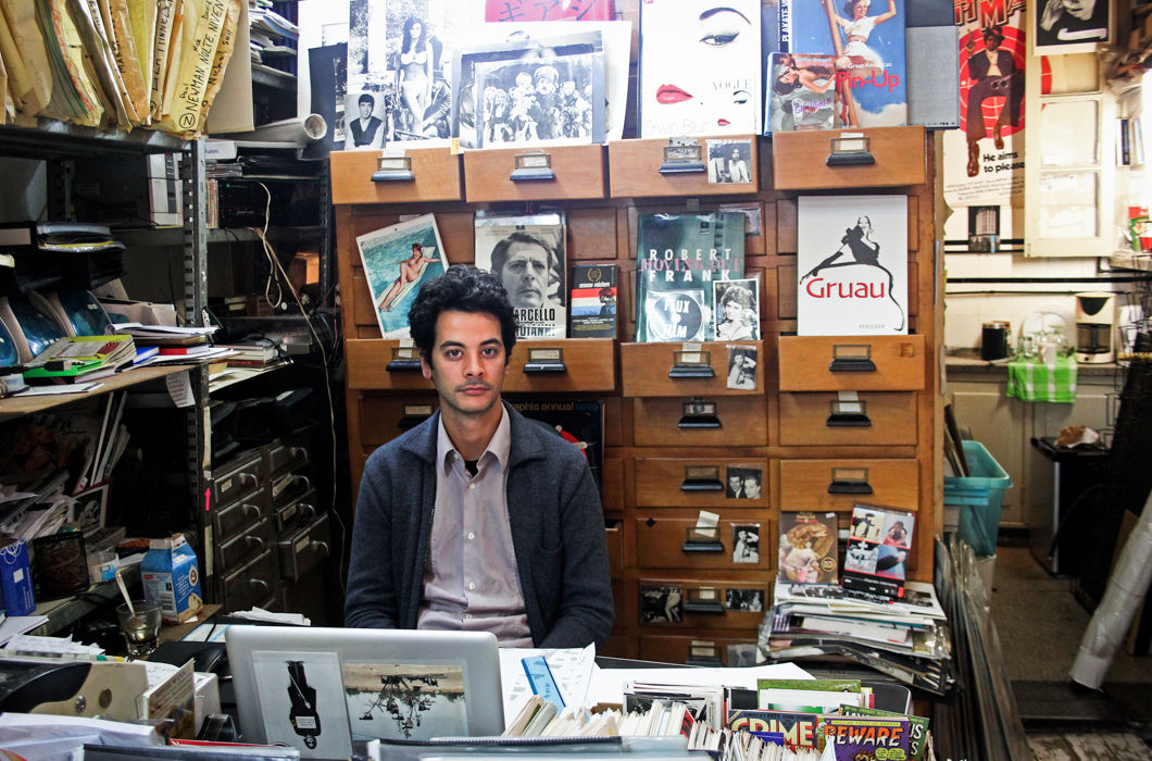 — Голландцы и русские, очевидно, принадлежат к разным культурам, развивающимся в разных направлениях. Русская культура сильная, строгая, она не терпит противоречий. (Андрей, продавец в магазине пластинок и винтажных постеров)