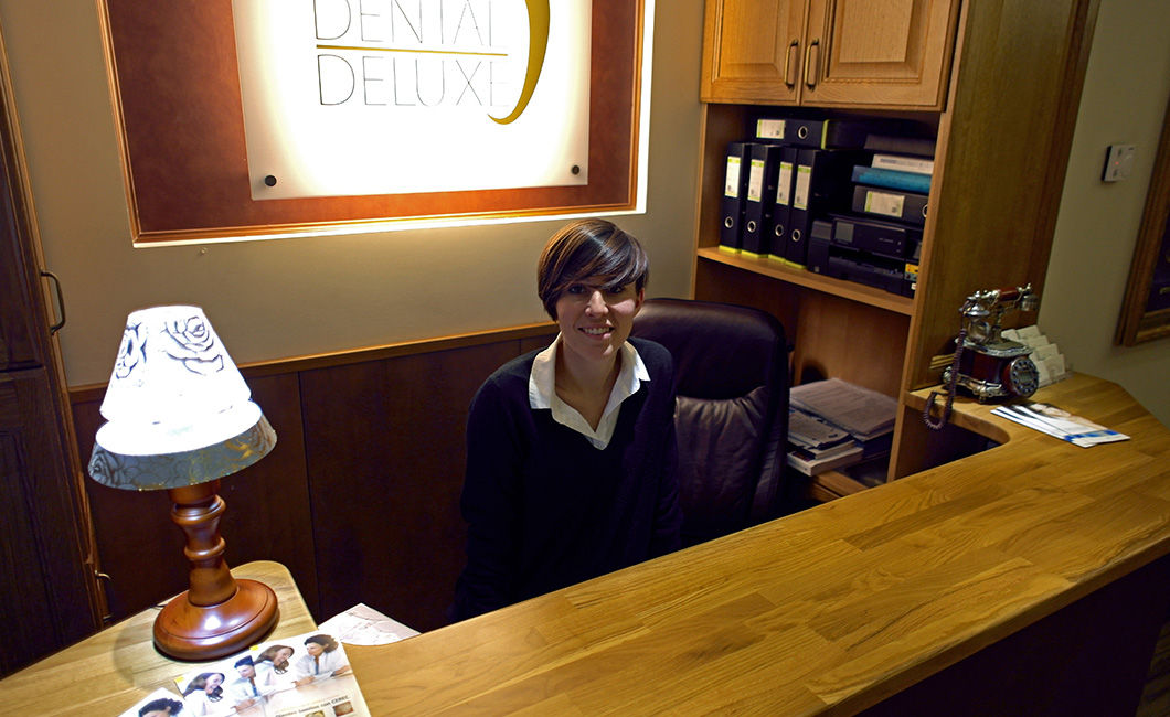 — Чай, индивидуальность, дружба. Если у русских есть что-то особенное, так это их индивидуальность. Почему чай? Так я в России как раз к нему пристрастилась и теперь пью его каждый день. (Меричель Маргенс, 31 год, переводчик, секретарь). Кстати, раньше чай был под запретом:тут рассказываем подробности.