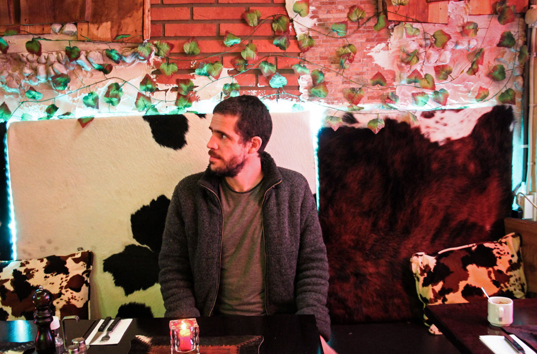 — Я родился в Санкт-Петербурге в кубинской семье и переехал на Кубу, когда мне был всего год. В 15 лет мне предлагали выбрать русское или кубинское гражданство, но я уже не чувствовал себя русским, хотя родители остались в России. После чернобыльской трагедии Куба была первой страной, которая пригласила к себе пострадавших. И многие там остались, кажется, они уже давно потеряли свою русскую идентичность. (Хьюго, графический дизайнер)