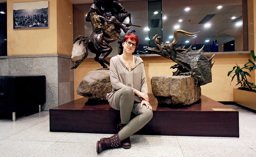 — «Михаил Строгов: курьер царя», Кремль, пуанты. Забавно, но первое, что приходит на ум, — роман Жюля Верна. Пустынная степь, по которой скачет человек в одежде казака. Ни метели, ни другие бедствия не помешают выполнению его миссии. Я еще ребенком была очарована этой книгой. (Имма Муньос, 41 год, журналист)