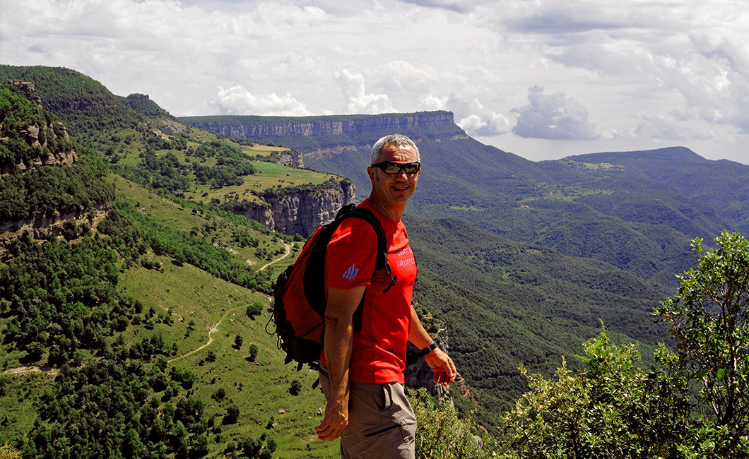 — Снег, горы и величие. Я три раза был в России, и меня поразило, как много там снега, никогда столько не видел. В Барселоне мне приходится иметь дело с русскими. Бывает сложно понять их эмоции. Хотя, когда с ними проведешь время, видишь, что они очень честные и веселые люди. (Ферми Марко, 48 лет, инструктор по треккингу)