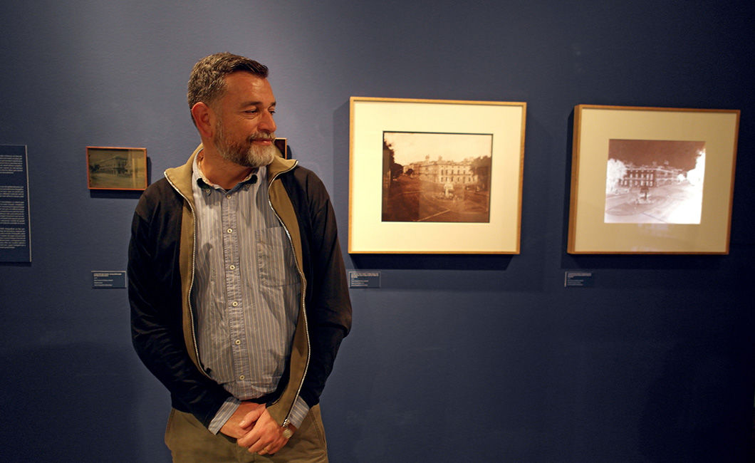 — Коммунизм. Православная церковь. Березовые рощи под снегом на фоне необъятных пейзажей. Раньше мы толком не использовали слово «Россия», говорили «Советский Союз», который ассоциировался у нас с коммунизмом, красными звездами, армией и военной мощью. (Джорди Серхс, 49 лет, директор Архива фотографии)