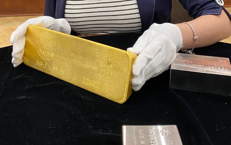 У меня в руках 55 миллионов рублей. Показываю, где хранится золотой запас России