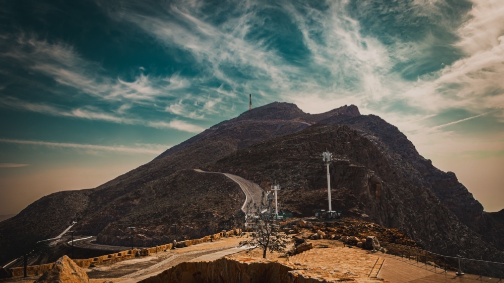 Самую высокую гору в Эмиратах открыли для туристов