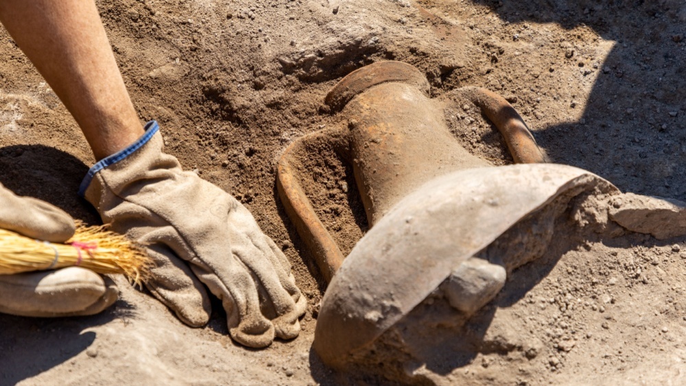 Древнеримский храм раскопали перед строительством дома в центре города