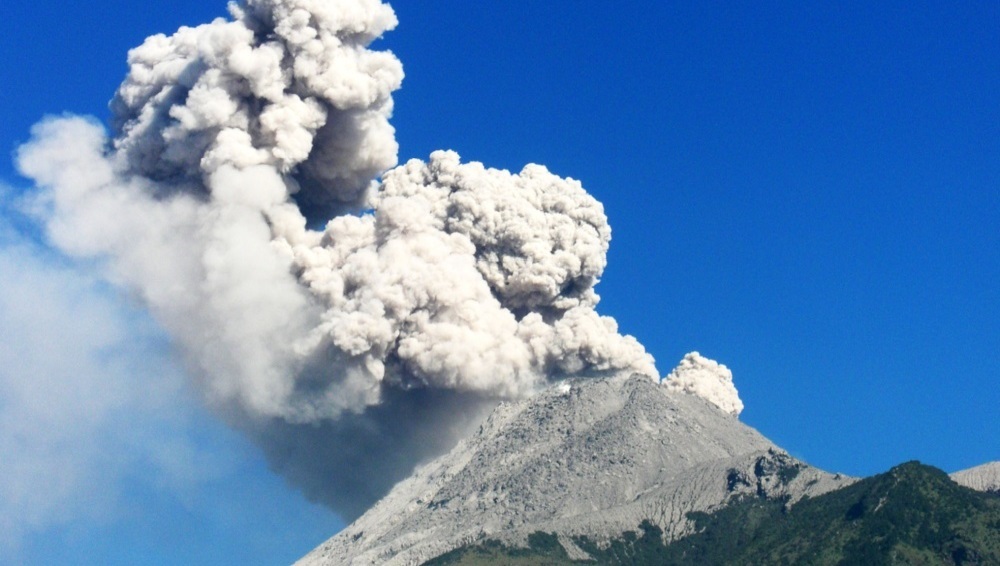 Первое за 11 000 лет: масштабное извержение вулкана произошло в Африке