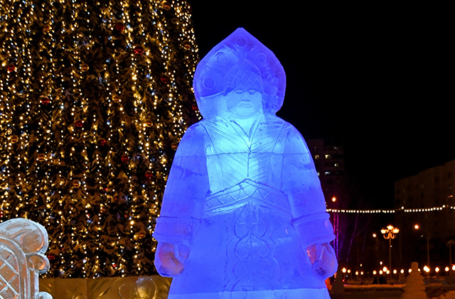 «Суровая» Снегурочка из Нижневартовска стала звездой соцсетей