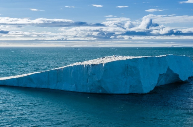 Арктика тает: ученые фиксируют рекордно низкий уровень морского льда