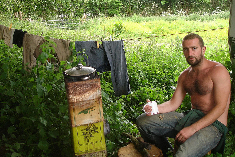 Британец живет полностью без денег на протяжении 15 лет — и он счастлив