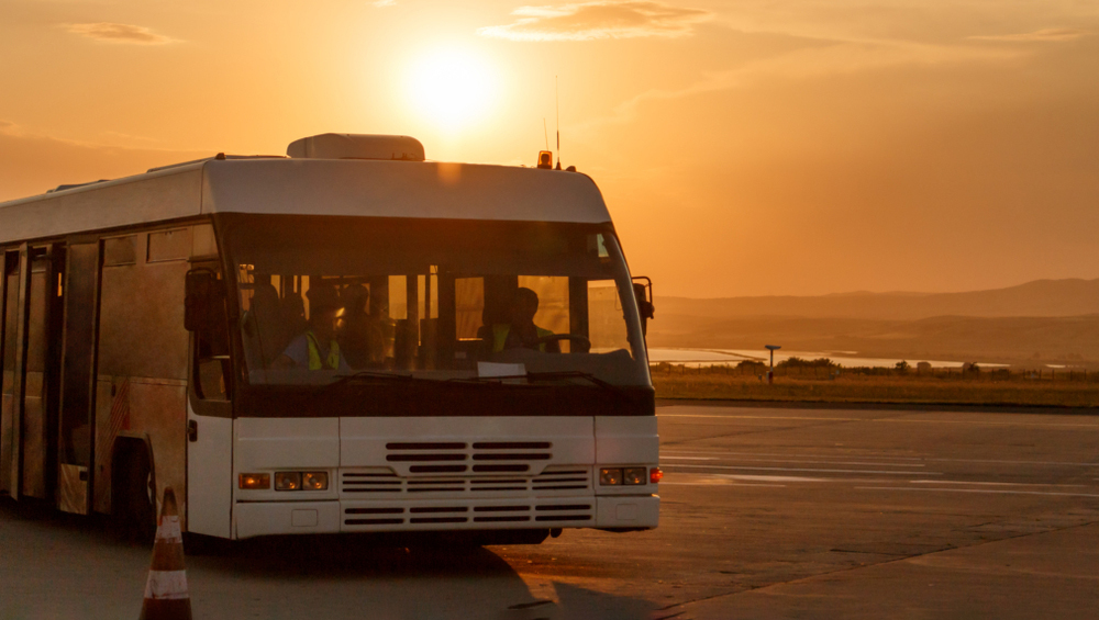 Забыли пассажиров в автобусе: фиаско в аэропорту Таиланда