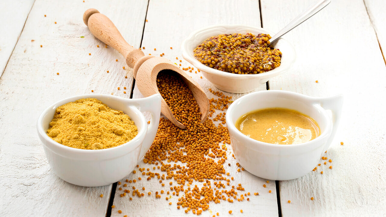 История горчицы: как древнее лекарство попало на обеденные столы