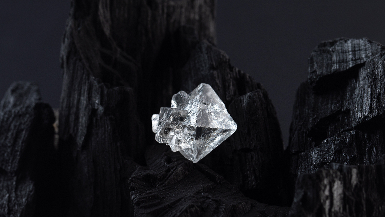 Алмазы: как уголь под давлением становится бриллиантом