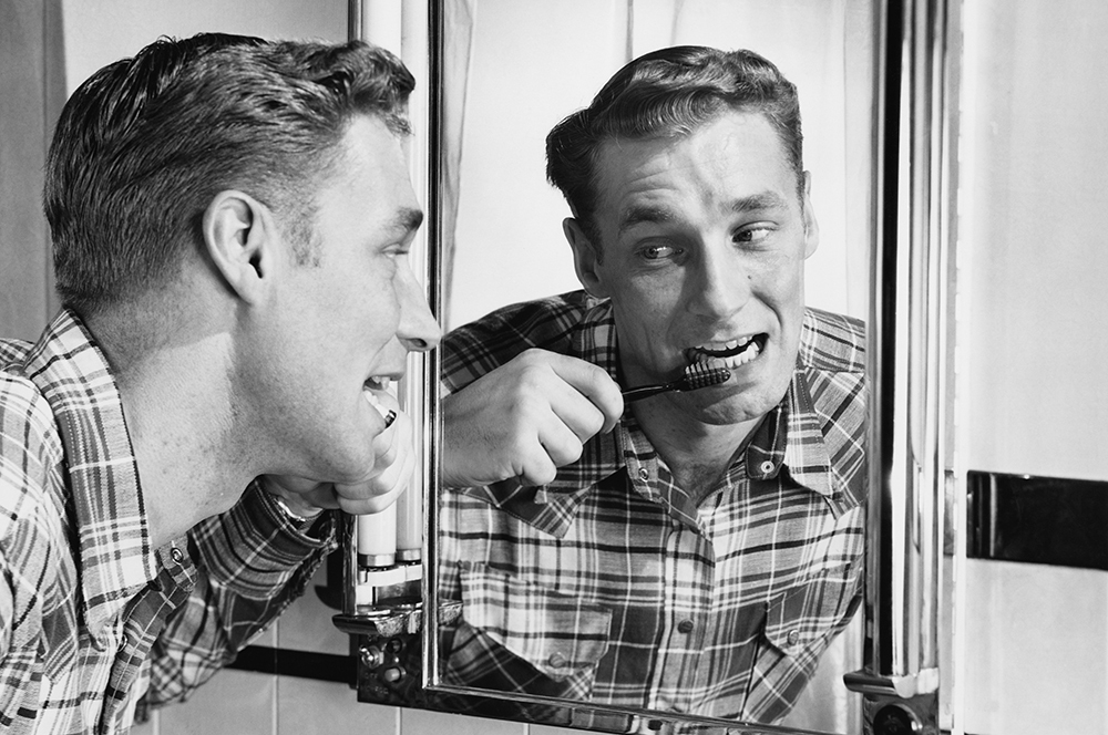 Чем раньше чистили зубы