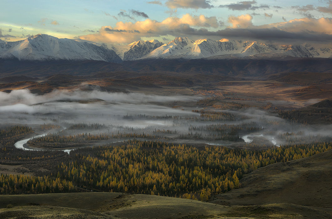 Туманное одеяло. Курайская степь, Республика Алтай. © Егор Лобов