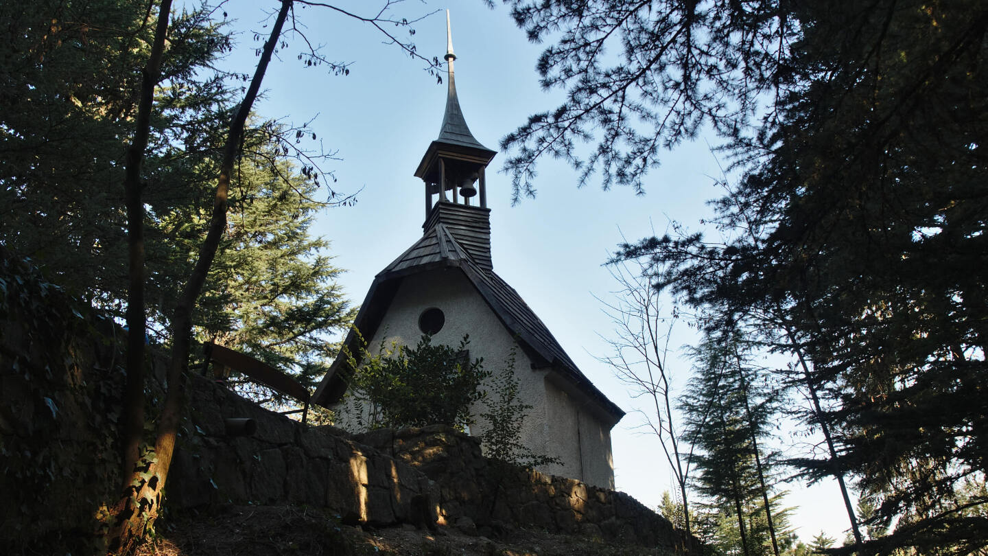 От деревни расходится множество пешеходных троп