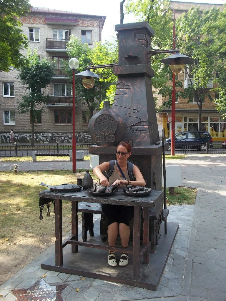 Брест. Аллея фонарей на улице Гоголя