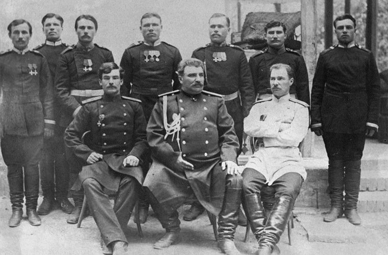 Н.М. Пржевальский (в центре)