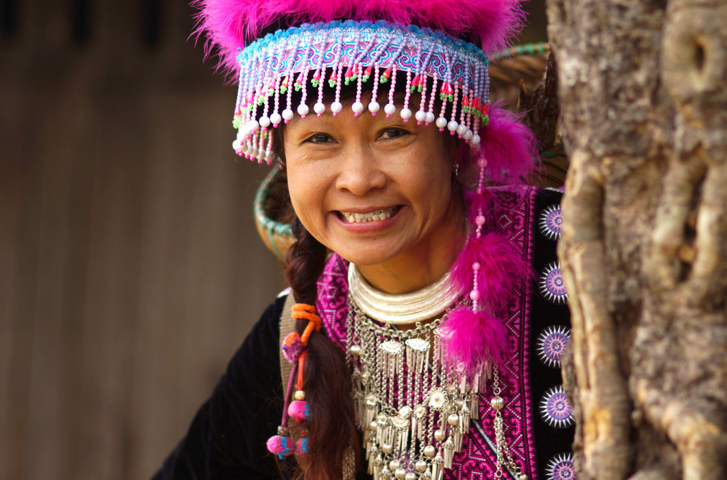 Жительница Вьетнама в национальной одежде хмонгов
