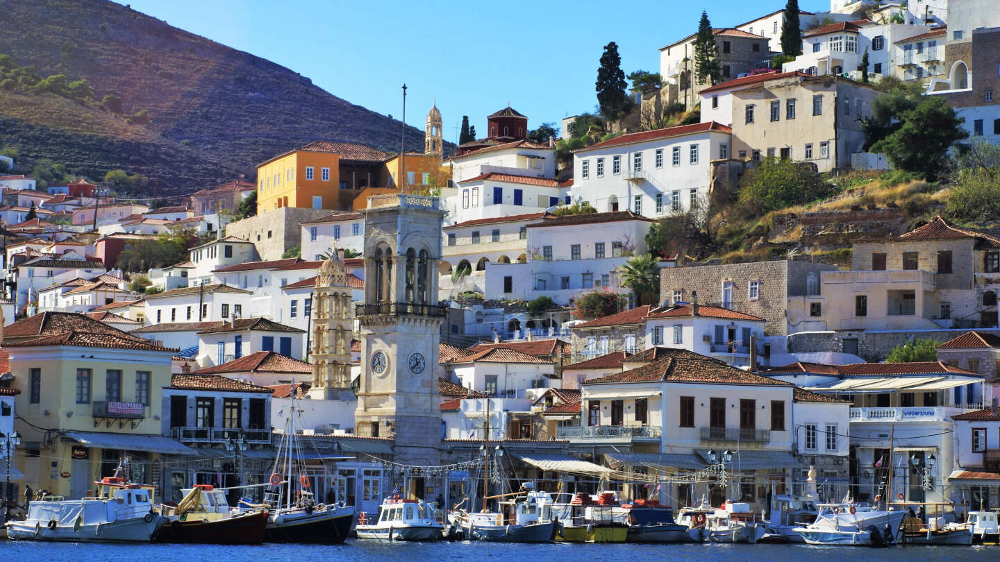 Туристической известности Идры способствовал фильм «Мальчик на дельфине», снятый на острове в 1957 году, с Софи Лорен в одной из главных ролей