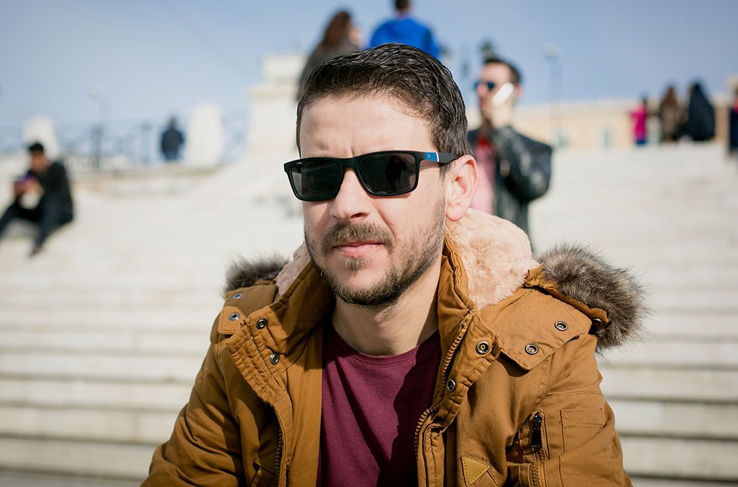 Путин и холод. Россия — очень холодная страна. Я знаю, что у вас есть зима, много снега и льда. Еще Россия — это балет. Помню имя одного танцора. Кажется, его звали Александр Иванов... Годунов! (Никос Соукас, электрик, 26 лет)