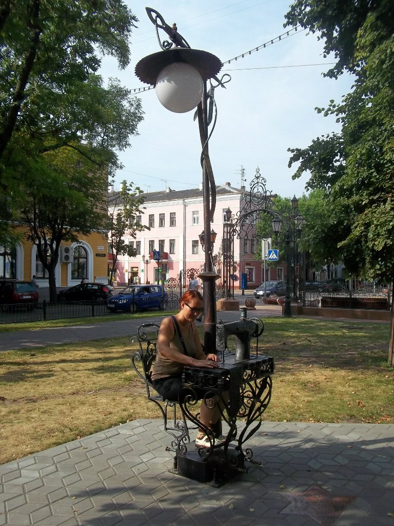 Брест. Аллея фонарей на улице Гоголя