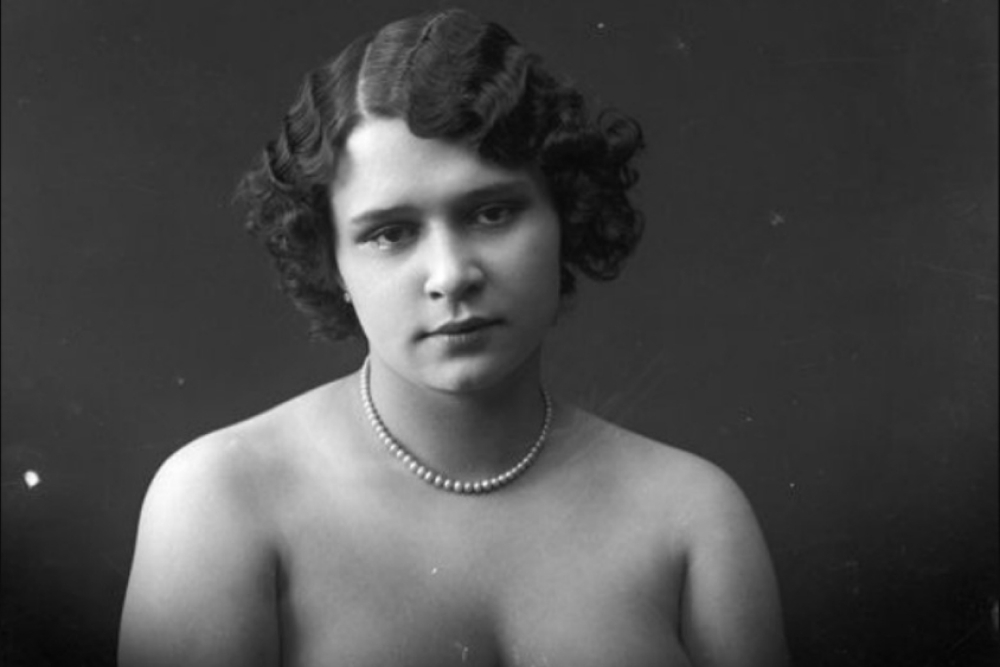 По данным нескольких исследований проституции в России, среди причин, толкавших женщину на этот путь, чаще всего назывались социальные мотивы: нужда, скудость средств, усталость от тяжелой физической работы